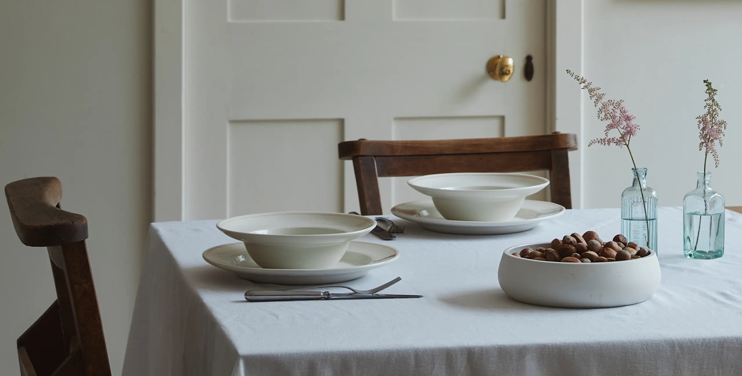 Inku Dinnerware by Sergio Herman, Mepra Flatware, Libeco table linens table settings