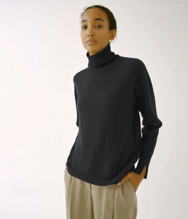 SAYAKA DAVIS cashmere high neck sweater in black