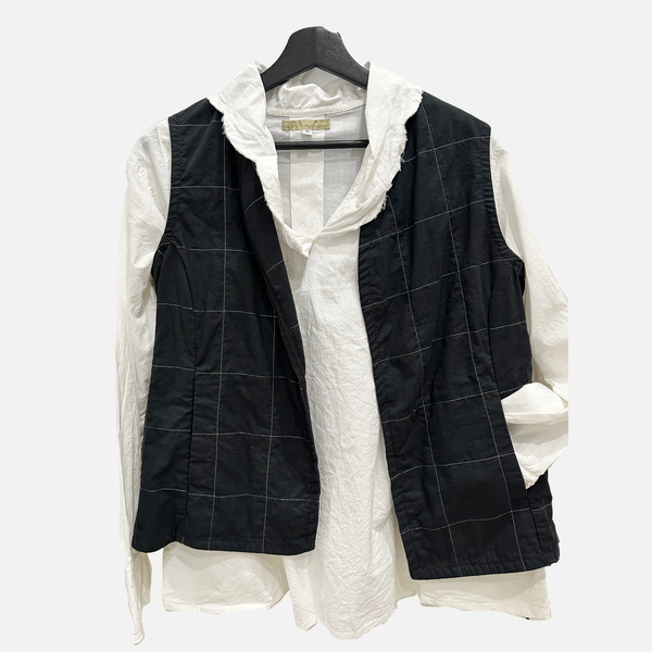 pipsqueak chapeau Lightly quilted cotton vest with gold stitching pockets Black