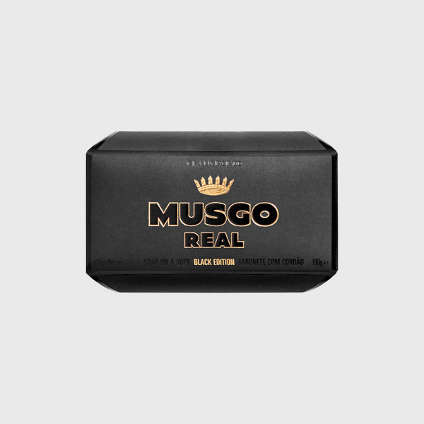 claus porto musgo real black edition soap on a rope Bergamot, lemon, juniper berries Cacao, nutmeg, cardamom Vetiver, patchouli, cedar, tonka bean Made in Portugal.